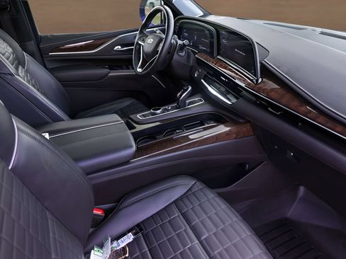 Used 2022 Cadillac Escalade Sport Platinum AWD/4WD image 33