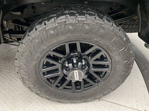 Used 2022 Ford F250 Lariat w/ Black Appearance Package AWD/4WD image 10