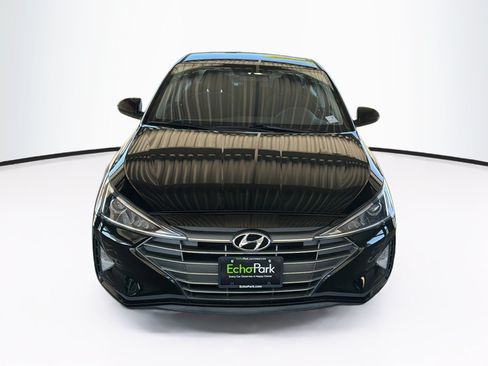 Used 2019 Hyundai Elantra SE w/ Cargo Package FWD image 2