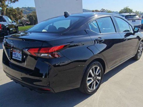 Used 2025 Nissan Versa SV FWD image 8