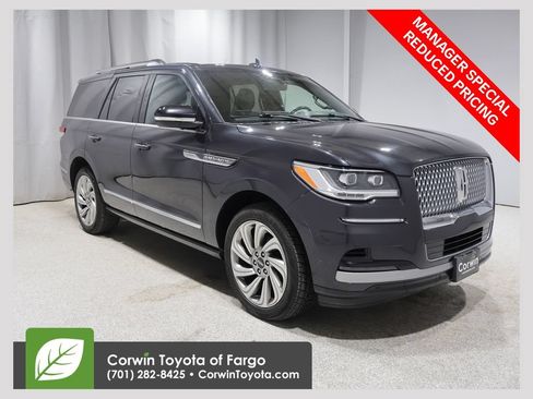 Used 2022 Lincoln Navigator Reserve AWD/4WD image 1
