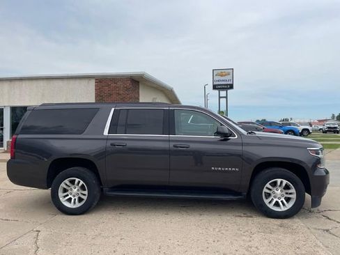 Used 2018 Chevrolet Suburban LS image 2