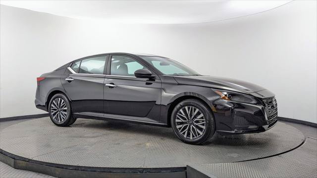 Used 2025 Nissan Altima 2.5 SV FWD image 11