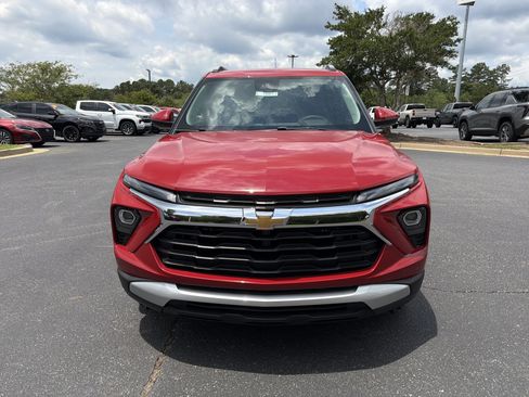 New 2026 Chevrolet TrailBlazer LT w/ LT Cold Weather Package FWD image 2
