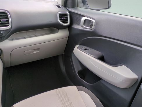 Certified 2021 Hyundai Venue SEL FWD image 14