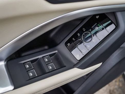 New 2025 Audi Q5 Premium image 23