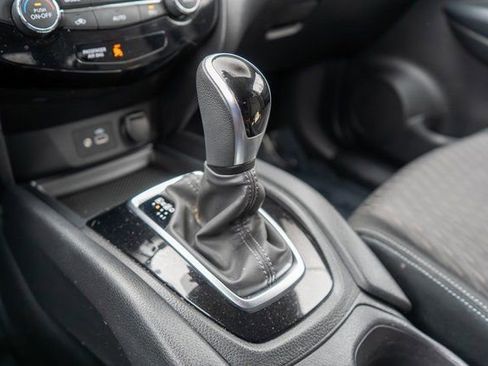 Used 2020 Nissan Rogue SV image 32