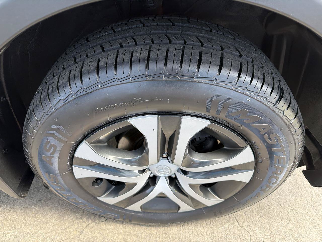 Used 2018 Toyota RAV4 LE w/ All Weather Liner Package AWD/4WD image 17