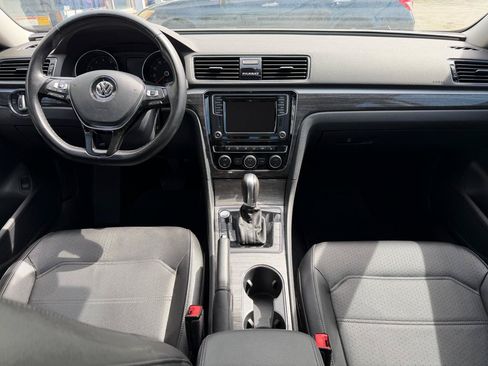 Used 2018 Volkswagen Passat 2.0T SE FWD image 22