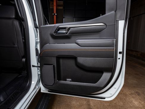 Used 2025 GMC Sierra 1500 AT4 w/ AT4 Premium Package image 38