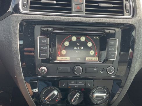 Used 2015 Volkswagen Jetta Sport image 11