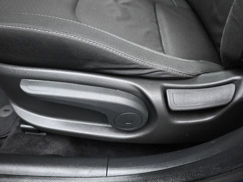 Used 2018 Hyundai Elantra GT image 12