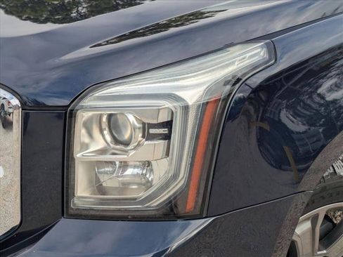 Used 2019 GMC Yukon SLT w/ Premium Edition image 7