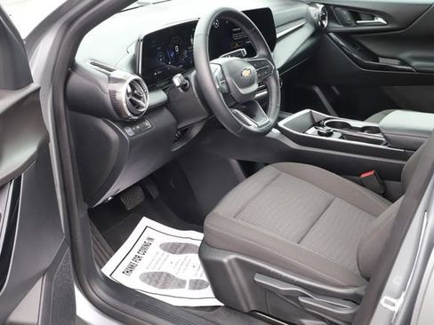 Used 2026 Chevrolet Equinox LT FWD image 11