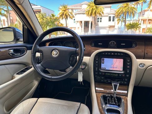 Used 2009 Jaguar XJ Vanden Plas Super V8 Portfolio RWD image 20