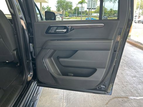 Used 2025 Chevrolet Suburban LS RWD image 33