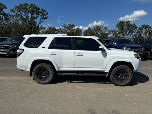 Used 2023 Toyota 4Runner SR5 AWD/4WD image 4