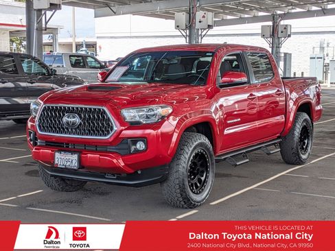 Used 2018 Toyota Tacoma TRD Sport w/ Technology Package RWD image 1