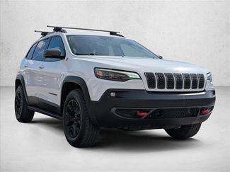 Used 2019 Jeep Cherokee Trailhawk video 3