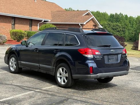Used 2013 Subaru Outback 2.5i Limited w/ Moonroof Pkg AWD/4WD image 3