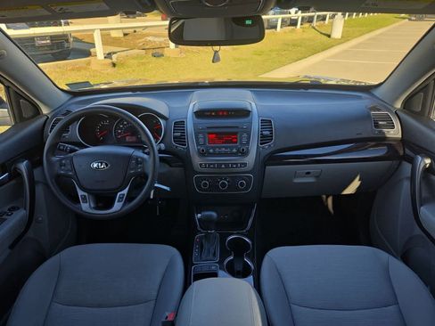 Used 2015 Kia Sorento LX image 14