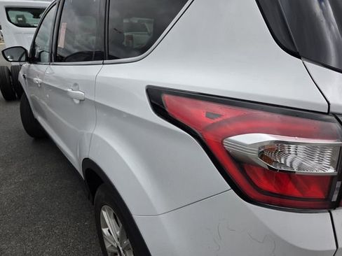 Used 2018 Ford Escape SE w/ Ford Safe & Smart Package image 4