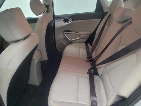 Used 2020 Kia Soul LX FWD image 18
