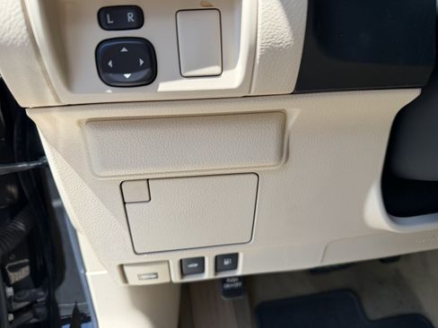 Used 2013 Lexus ES 350 w/ Premium Pkg FWD image 16