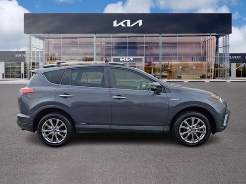Used 2018 Toyota RAV4 Limited AWD/4WD image 7