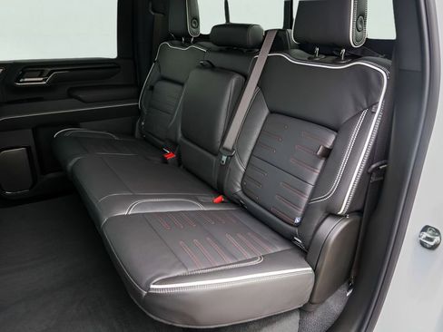 Used 2025 GMC Sierra 2500 AT4X image 27