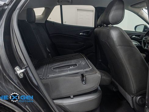 Used 2025 Chevrolet Trax LT w/ Driver Confidence Package image 34