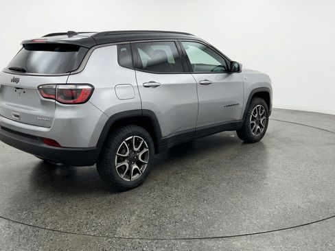 Used 2025 Jeep Compass Trailhawk image 9