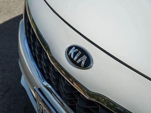 Used 2020 Kia Optima LX image 9