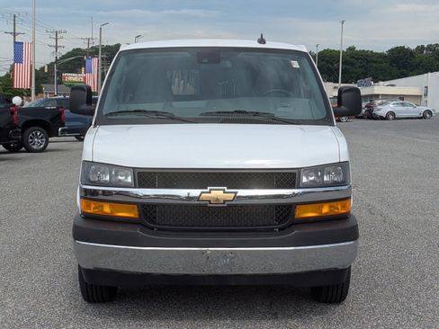 Used 2025 Chevrolet Express 3500 LT w/ LT Preferred Equipment Group RWD image 2
