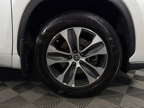 Used 2023 Toyota Highlander XLE FWD image 12