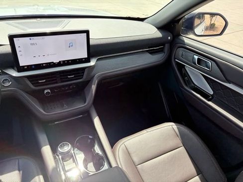 Used 2025 Ford Explorer Platinum w/ Ultimate Package image 11