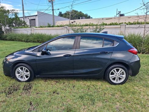 Used 2018 Chevrolet Cruze LT w/ Convenience Package FWD image 1