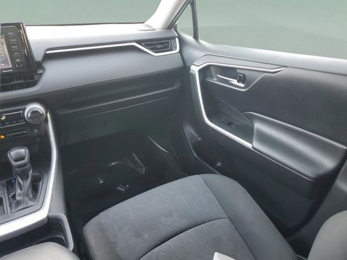 Used 2020 Toyota RAV4 XLE image 13
