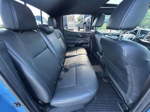 Used 2019 Toyota Tacoma TRD Off-Road w/ TRD Premium Off Road Package AWD/4WD image 28