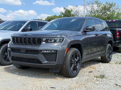 New 2026 Jeep Grand Cherokee Limited w/ Limited Altitude Package AWD/4WD image 2