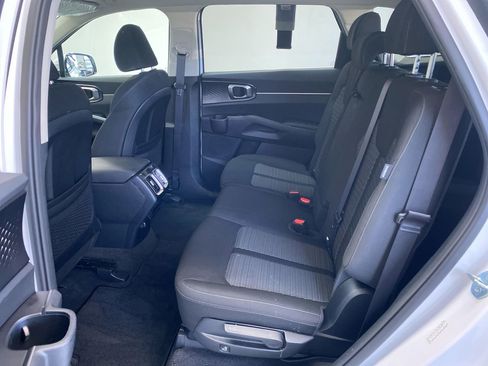 Certified 2025 Kia Sorento LX image 32