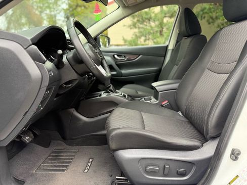 Used 2019 Nissan Rogue SV image 26