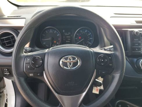 Used 2018 Toyota RAV4 LE image 27