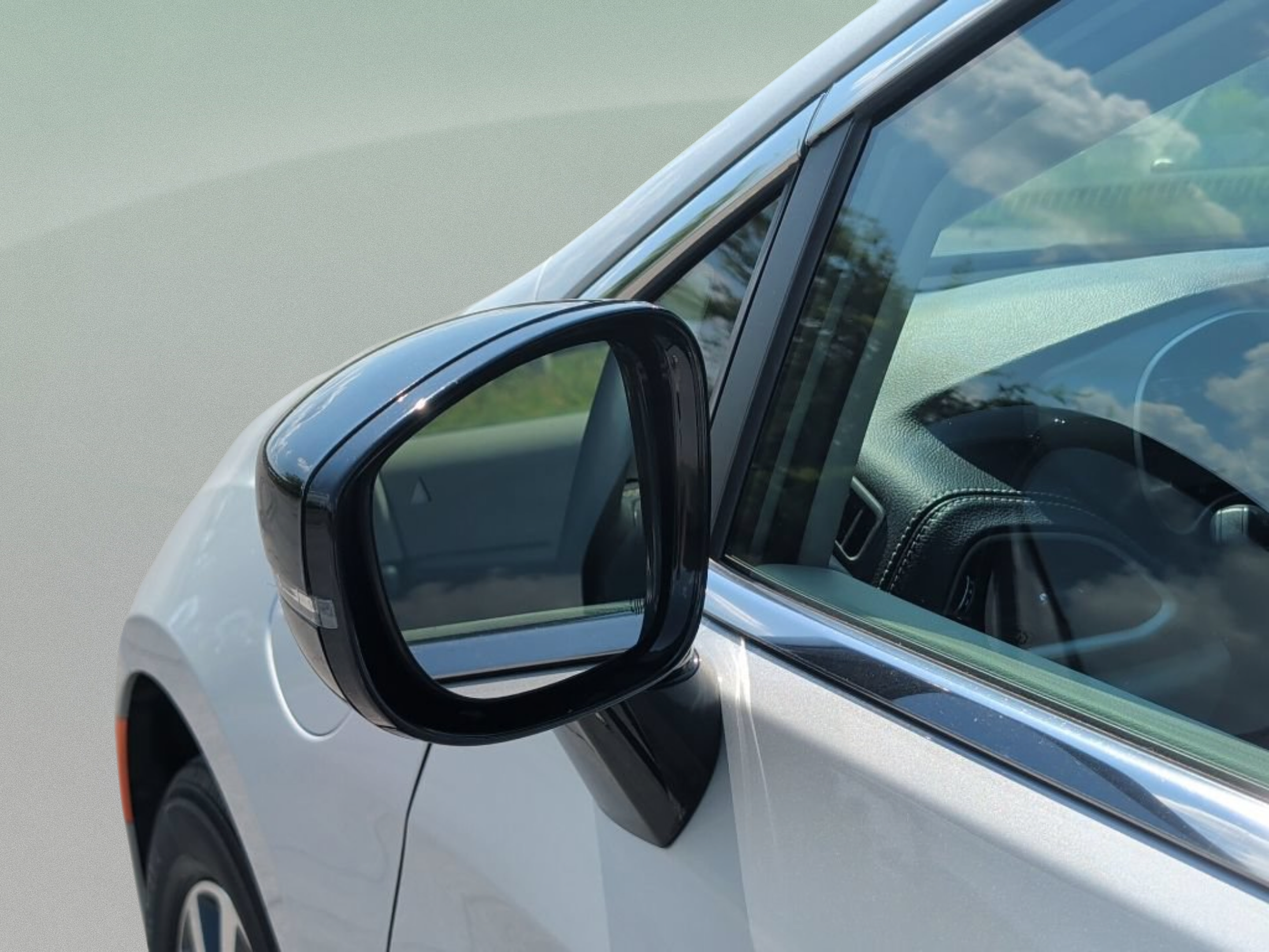Used 2024 Chrysler Pacifica Limited FWD image 13