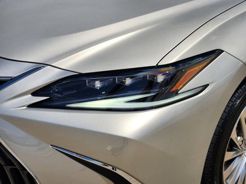 Certified 2023 Lexus ES 300h Ultra Luxury w/ Accessory Package (Z2) FWD image 9