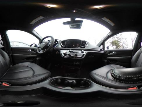 Used 2025 Chrysler Pacifica Select FWD image 43