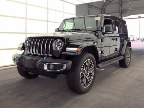 Used 2023 Jeep Wrangler Unlimited Sahara w/ Cold Weather Group AWD/4WD image 1