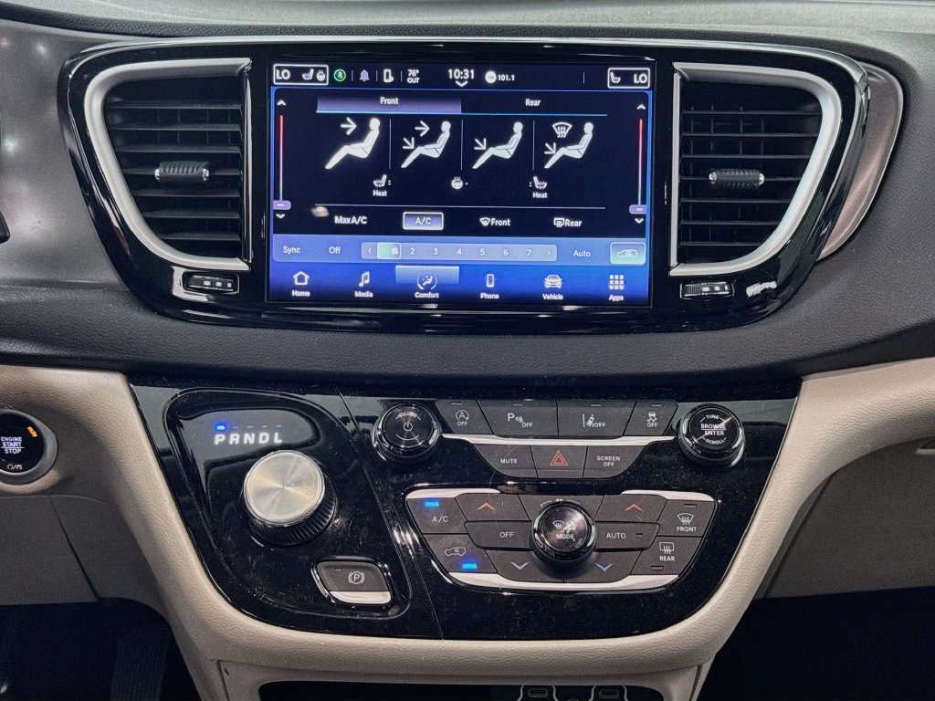 Used 2024 Chrysler Pacifica Touring-L FWD image 15