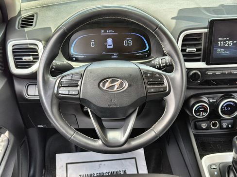 Used 2024 Hyundai Venue Limited FWD image 14