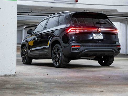 New 2026 Volkswagen Taos SE FWD image 5